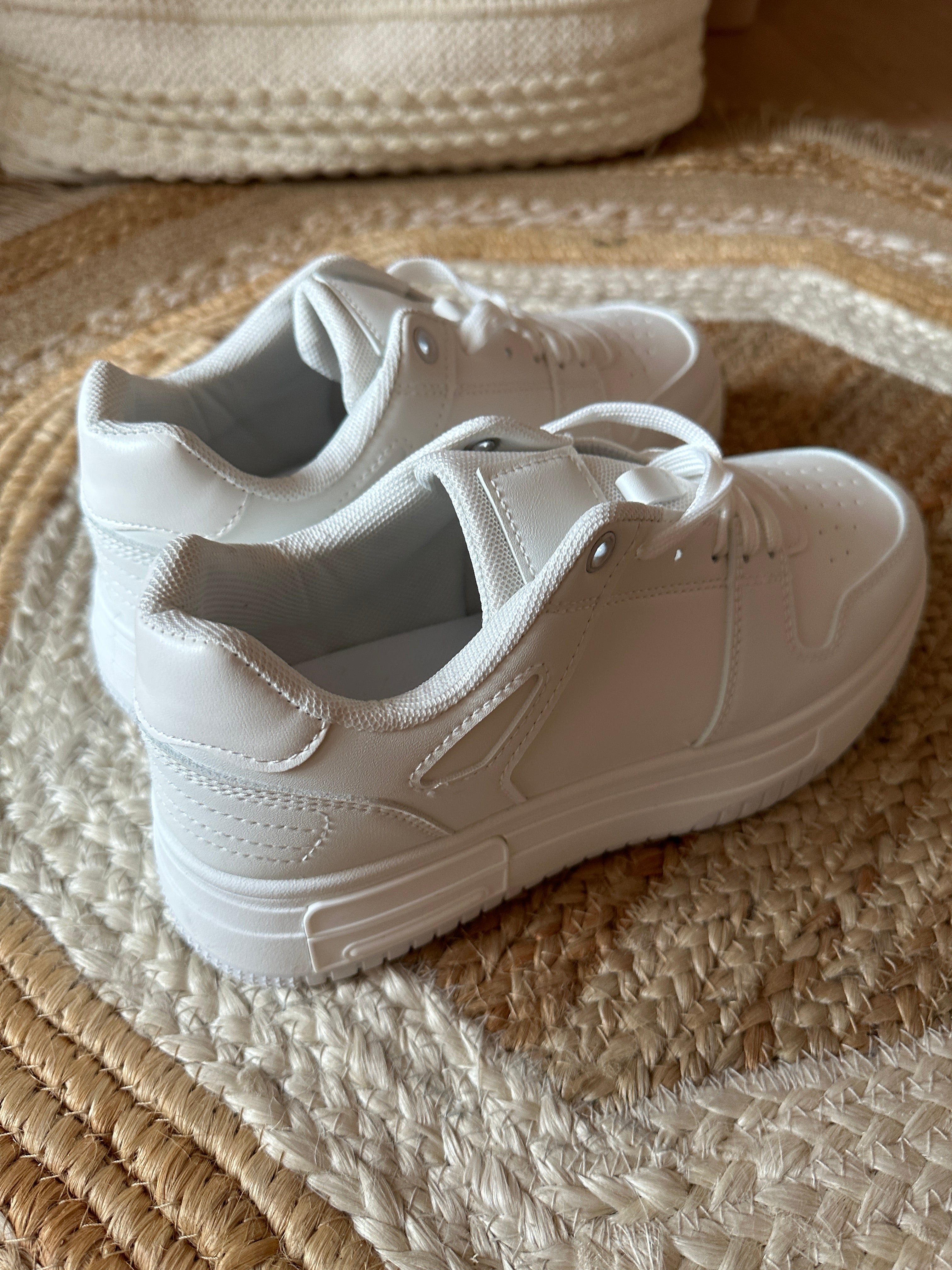 Plateau Basic Sneaker in weiß